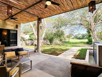 CASA EN VENTA MERIDA YUCATAN , CON VISTA AL CAMPO DE GOLF LA CEIBA UNA PLANTA