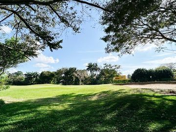 CASA EN VENTA MERIDA YUCATAN , CON VISTA AL CAMPO DE GOLF LA CEIBA UNA PLANTA