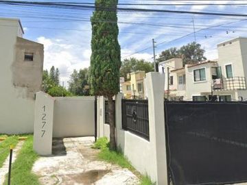 CASA EN VENTA DE RECUPERACION BANCARIA EN JARDINES DE IXTEPETE, ZAPOPAN, JAL.