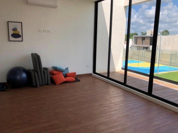 CASA EN PRE-VENTA EN MERIDA, 1 PLANTA CON PISCINA