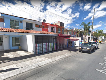 VENDO CASA EN PARQUES DE TESISTÁN, ZAPOPAN-JAL