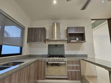 CASA EN VENTA EN MERIDA YUCATAN , TEMOZON 4 RECAMARAS
