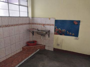 VENTA CASA ATE CON LOCAL COMERCIAL LA ESPERANZA