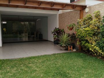 Se Vende Linda Casa En urbanización Aurora  Miraflores !!!