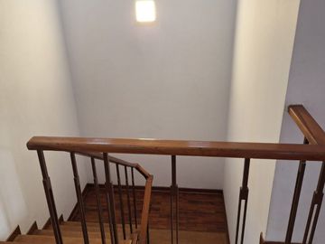 Se Vende Linda Casa En urbanización Aurora  Miraflores !!!