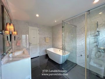 Luxury house For Sale (with tenant) at Nantawan Bangna km7 39,9 M.THB (English version below)