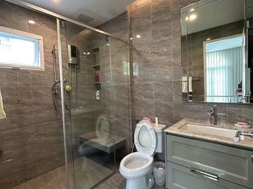 Luxury house For Sale (with tenant) at Nantawan Bangna km7 39,9 M.THB (English version below)