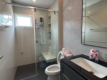 Luxury house For Sale (with tenant) at Nantawan Bangna km7 39,9 M.THB (English version below)