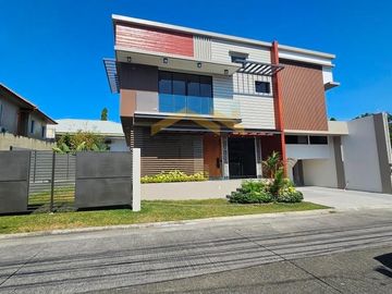 LUXURIOUS SINGLE DETACHED HOUSE AND LOT IN BF HOMES PARANAQUE CITY