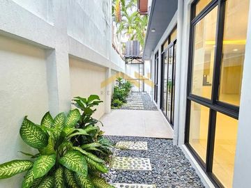 MODERN SPACIOUS SINGLE DETACHED HOUSE AND LOT IN BF HOMES PARAÑAQUE CITY
