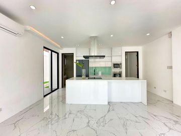 HUGE SINGLE MODERN CORNER LOT WITH SWIMMING POOL HOUSE AND LOT IN BF HOMES PARANAQUE