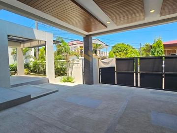 EQUISITE SINGLE DETACHED HOUSE AND LOT IN BF HOMES PARANAQUE CITY