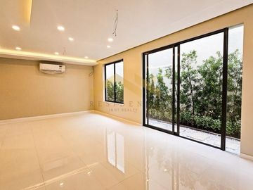 SPACIOUS MODERN SINGLE DETACHED HOUSE AND LOT IN BF HOMES PARANAQUE CITY