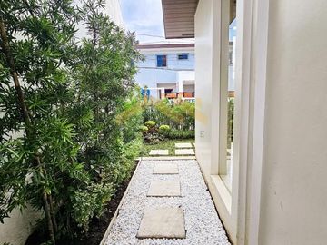 SPACIOUS MODERN SINGLE DETACHED HOUSE AND LOT IN BF HOMES PARANAQUE CITY