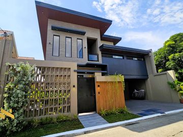 HUGE ELEGANT SINGLE DETACHED HOUSE AND LOT IN BF HOMES PARANAQUE