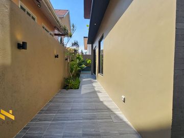 HUGE ELEGANT SINGLE DETACHED HOUSE AND LOT IN BF HOMES PARANAQUE
