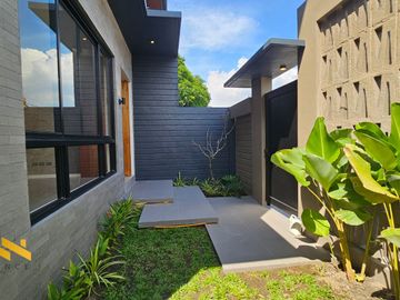 HUGE ELEGANT SINGLE DETACHED HOUSE AND LOT IN BF HOMES PARANAQUE