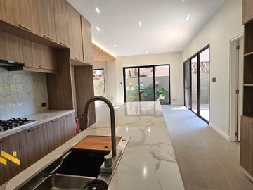 HUGE ELEGANT SINGLE DETACHED HOUSE AND LOT IN BF HOMES PARANAQUE