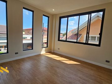 HUGE ELEGANT SINGLE DETACHED HOUSE AND LOT IN BF HOMES PARANAQUE