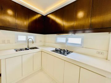 Discover the perfect blend of affordability and luxury in this brand-new house and lot nestled within the serene Greenwoods Executive Village. Your dr