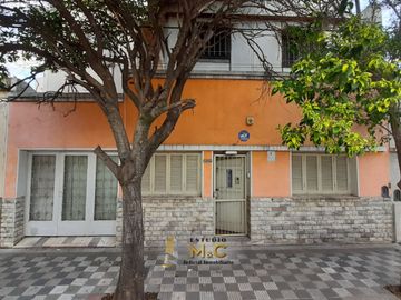 Venta Casa + Dpto en B° Los Paraisos