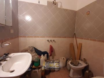 Venta Casa + Dpto en B° Los Paraisos
