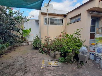 Venta Casa + Dpto en B° Los Paraisos