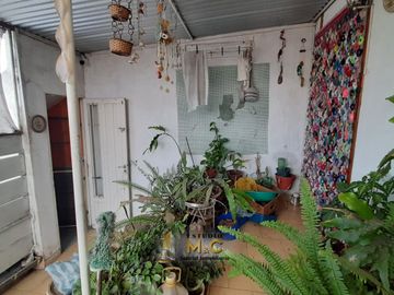 Venta Casa + Dpto en B° Los Paraisos