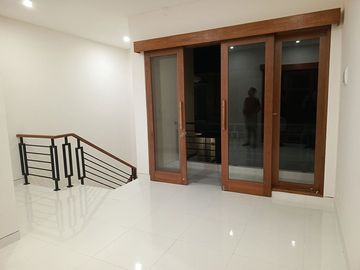 New Minimalist House 6 meters Road Sesetan Denpasar