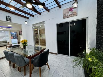 CASA DE VENTA AMOBLADA EN POMASQUI