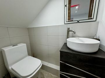CASA DE VENTA AMOBLADA EN POMASQUI