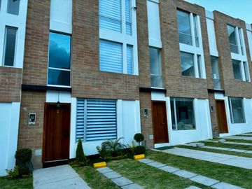 CASA DE VENTA AMOBLADA EN POMASQUI