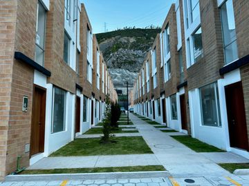 CASA DE VENTA AMOBLADA EN POMASQUI