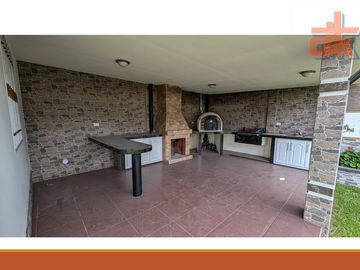 Gran Casa de Venta con Terreno La Armenia