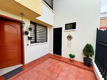 CASA DE VENTA EN EL CONDADO