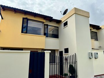 CASA DE VENTA EN EL CONDADO
