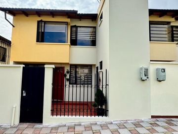 CASA DE VENTA EN EL CONDADO