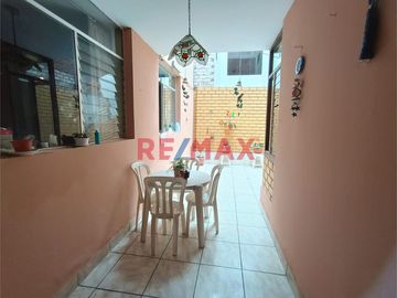 Se vende amplia casa en Urb. Mercurio Los Olivos