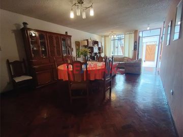 Se vende amplia casa en Urb. Mercurio Los Olivos