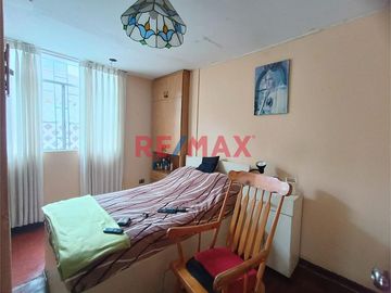 Se vende amplia casa en Urb. Mercurio Los Olivos