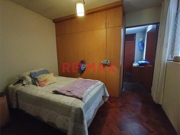Se vende amplia casa en Urb. Mercurio Los Olivos