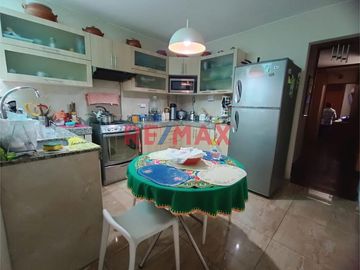 Se vende amplia casa en Urb. Mercurio Los Olivos