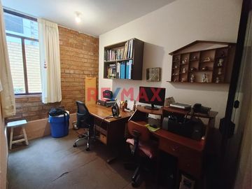 Se vende amplia casa en Urb. Mercurio Los Olivos