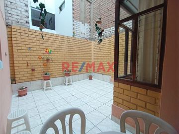 Se vende amplia casa en Urb. Mercurio Los Olivos