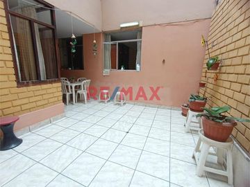 Se vende amplia casa en Urb. Mercurio Los Olivos