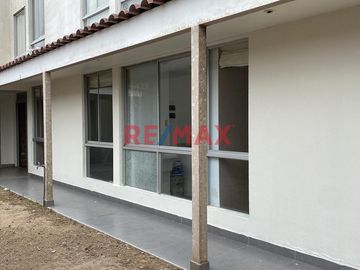 Departamento En 1Er Piso Con Estacionamiento En Condominio De La Costanera, Frente Al Mar