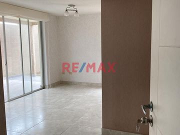 Departamento En 1Er Piso Con Estacionamiento En Condominio De La Costanera, Frente Al Mar