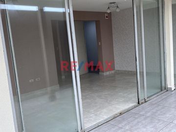 Departamento En 1Er Piso Con Estacionamiento En Condominio De La Costanera, Frente Al Mar