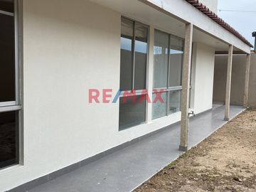 Departamento En 1Er Piso Con Estacionamiento En Condominio De La Costanera, Frente Al Mar