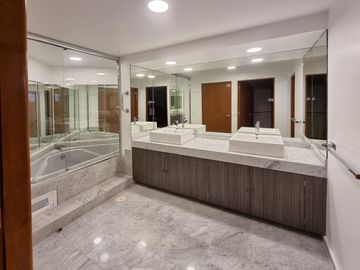 RENTO Excelente Departamento en Bosques de las Lomas luminoso y espacioso